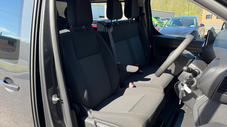 Vauxhall Vivaro L2 Diesel 2.2 Turbo D 150 Pro H1 Double Cab Auto